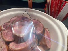 -帅巴人舅母子腊蹄民俗村