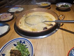 -洱火云南酸菜牛肉火锅(石景山当代商城店)