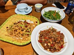 -黄泥岗·地道湖北菜(奥特莱斯店)