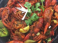 -虾弄弄海派小龙虾·牛羊蝎子火锅