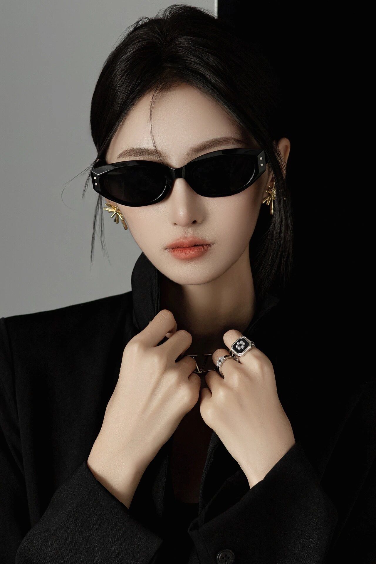 你说这套拽酷西装写真是胜在了哪儿啊?