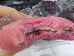 火龙果蓝莓芝士软欧包-瑞幸咖啡(南京绿地之窗店)