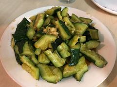 拍黄瓜-玫瑰红烤羊排(北新桥三条店)
