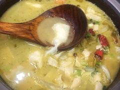 石锅酸菜鱼-周鱼小馆石锅酸菜鱼(活力汇店)