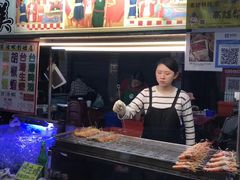 -六合夜市