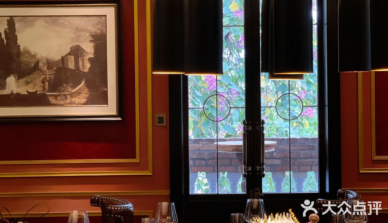 穿上国风旗袍，在百年洋楼品尝极致美食盛宴