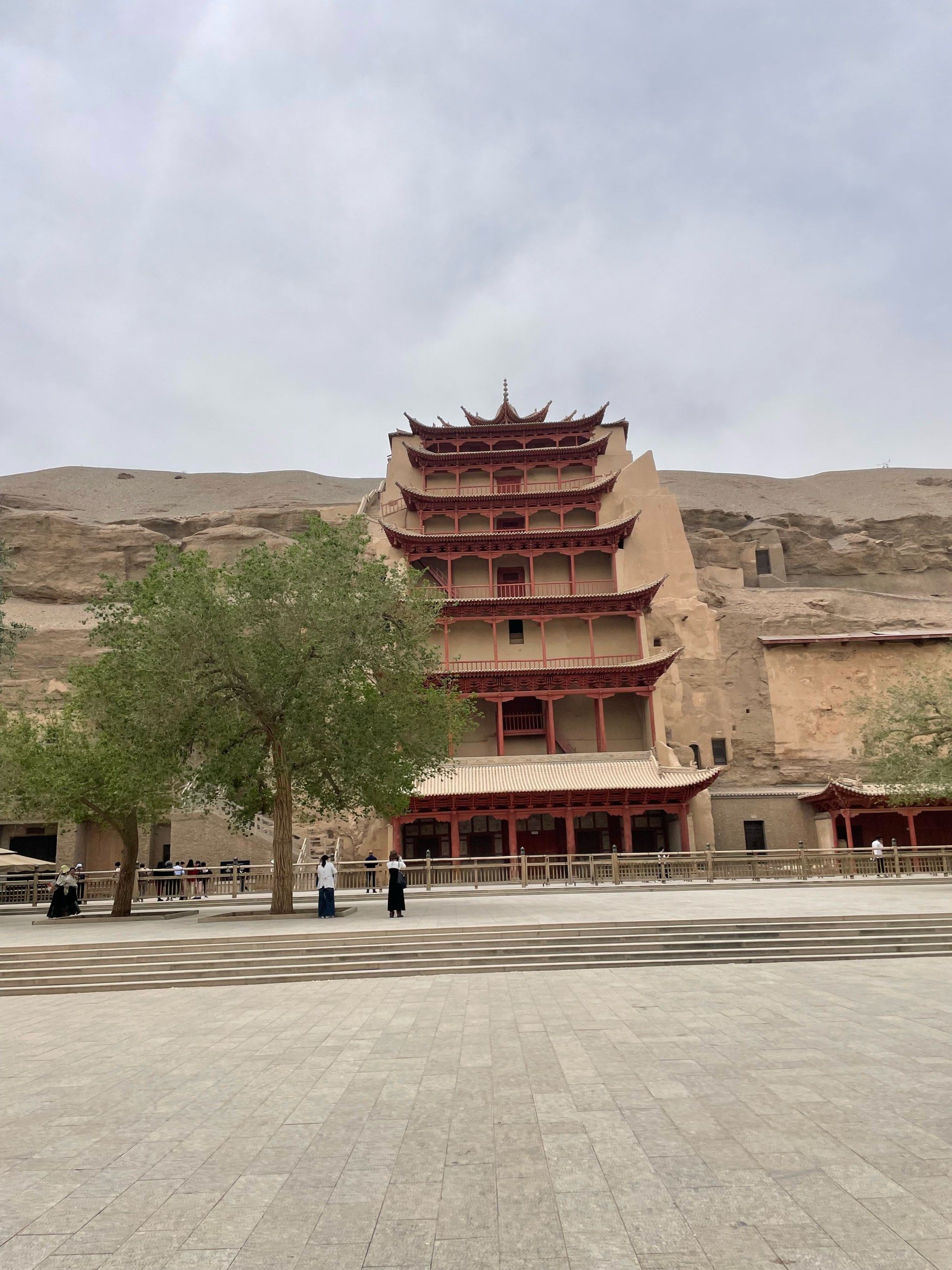 敦煌莫高窟是中国四大石窟之首建筑宏伟值得打卡
