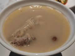 花生眉豆煲凤爪-柴门头啖汤·经典川菜·慢火汤品(锦城万达店)