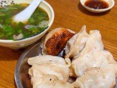 -黄阿姨锅贴大王(万航渡路店)