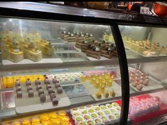 面包甜点陈列柜-领鲜活海鲜榴莲自助火锅(东门店)