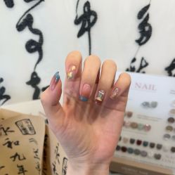-小黑瓶美甲美睫
