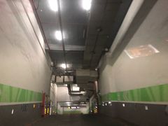 -苏宁广场-停车场