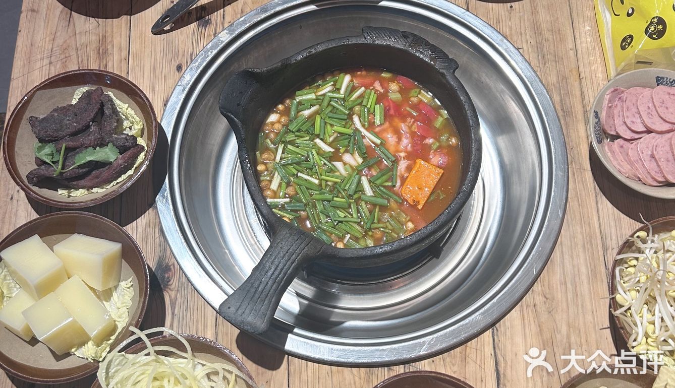 吃在成都|贵州有句老话说:三天不吃酸，走路打窜窜