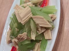 西芹拌腐竹-宏状元现熬粥·京味菜(黄寺大街店)