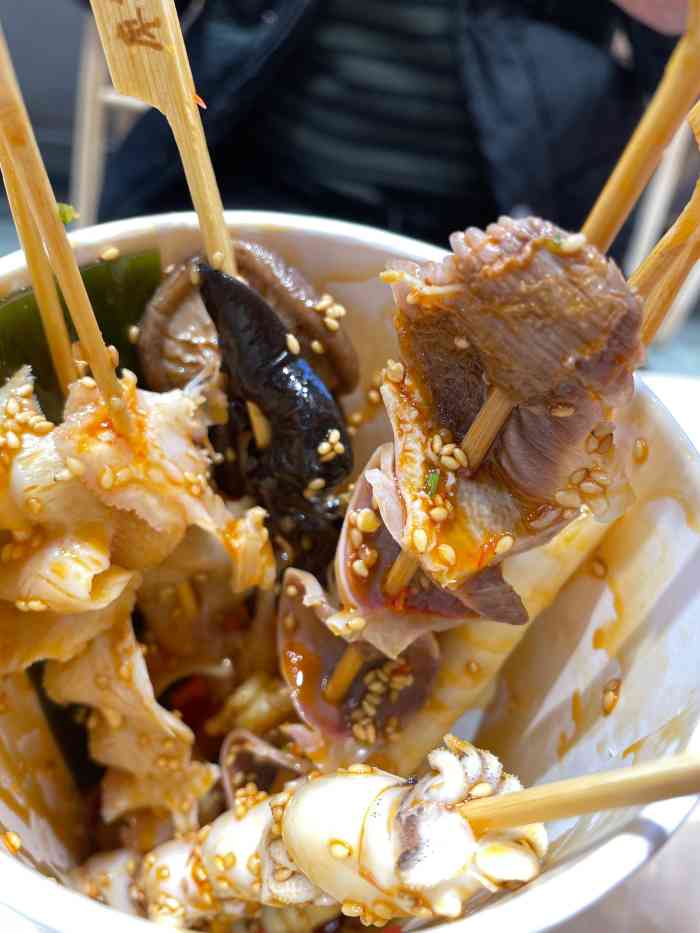 来江宁金鹰领小样想起好久没吃冷锅串串了就找到这家了他们家在负一层