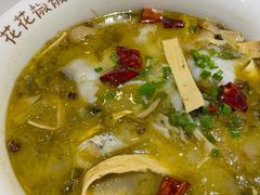 -渝是乎酸菜鱼(龙旗购物中心店)