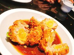 鸭蛋黄狮子头-梅飞酒家(名辉豪庭店)