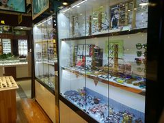 -MiRi眼镜连锁·蔡司·尼康控优点合作店(莘庄店)