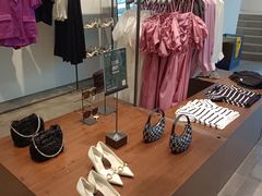-URBAN REVIVO(上海中庚漫游城店)