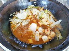 -粘豆包柴火铁锅炖