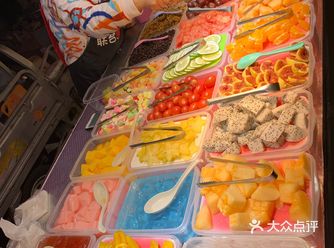 晚上来威海东城路夜市逛逛……