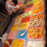 晚上来威海东城路夜市逛逛……