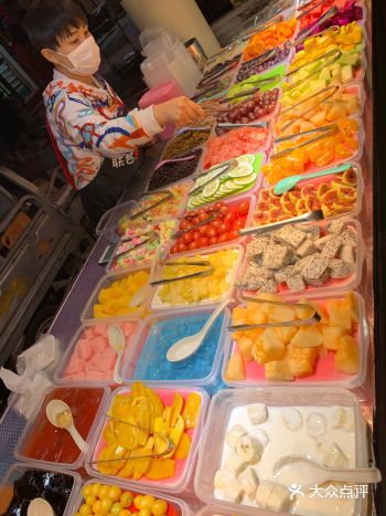 晚上来威海东城路夜市逛逛……