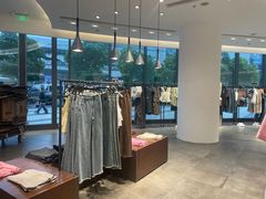 -URBAN REVIVO(上海中庚漫游城店)