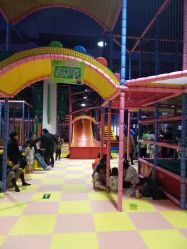 -兔子坡亲子儿童乐园(东方商厦店)