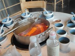 日光番茄牛骨鸳鸯锅底-左庭右院鲜牛肉火锅(浦江欢乐颂店)
