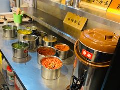 自助调料区-马路边边串串香(大成路店)