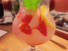 草莓桃气苏打-原石牛扒·约会餐厅(龙城万科里店)