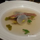 霞初的感觉就是王品升级版主厨直接在铁盘前制作菜肴