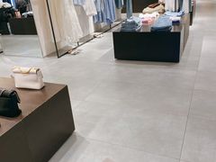 -URBAN REVIVO(七宝领展广场店)