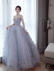 -曼青婚纱礼服馆