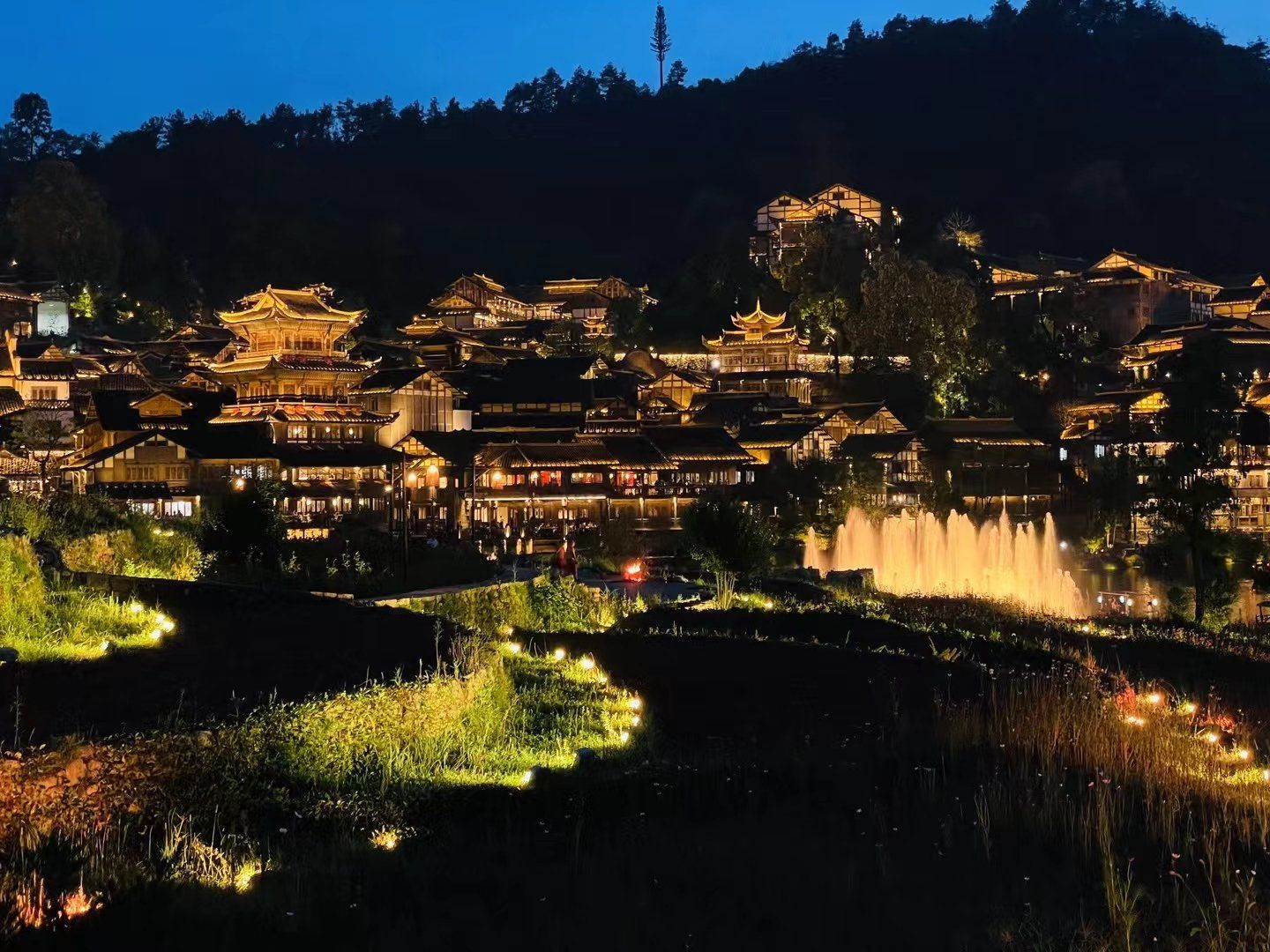 乌江寨景区是在遵义市的尚嵇镇,应该是最近