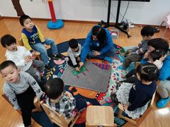 -抱抱熊托育中心(大悦城店)