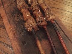 红柳羊肉串-阿里家·新疆烤肉酒場 by MIG