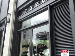 -TESLA 特斯拉(上海太古汇体验店)