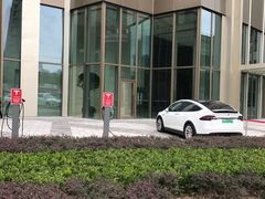-TESLA 特斯拉(上海太古汇体验店)