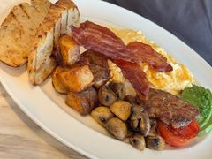 -ROAST coffee & eatery