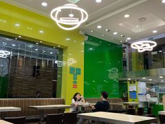 大堂-佰搭果·广式茶餐厅(西华路店)