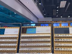 -LOOK眼镜·蔡司依视路配镜(宝山万达店)