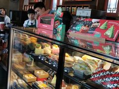 面包甜点陈列柜-星巴克臻选(北京前门大街店)