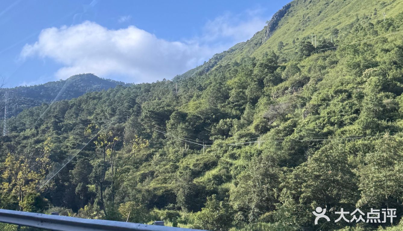 清晨，走了环海东路前往机场，离开大理