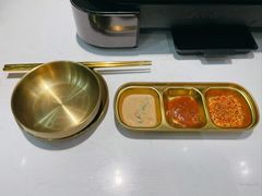 餐具摆设-八乔煎肉馆·丹东特色煎锅(梅林店)