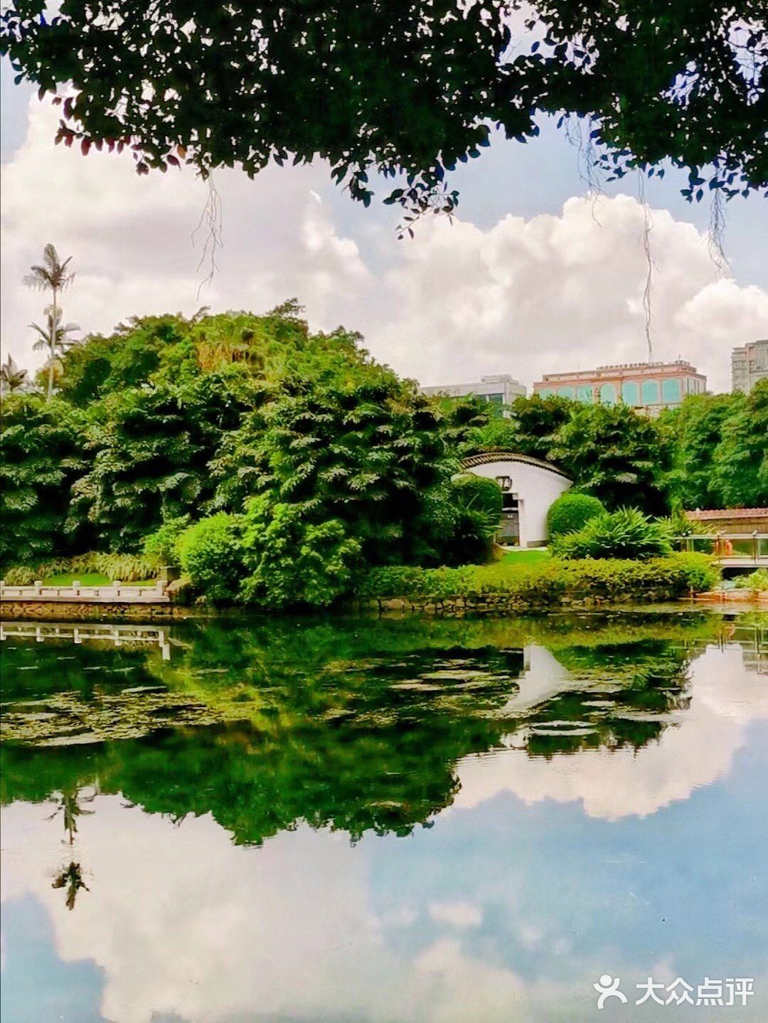 广州🈶️这么一处艺术欣赏与美食兼🉐️的湖畔胜地！