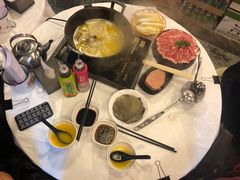 -鲜入围煮花胶鸡海鲜火锅