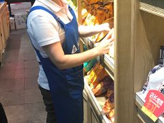服务员-真真老老(月河花鸟市场店)