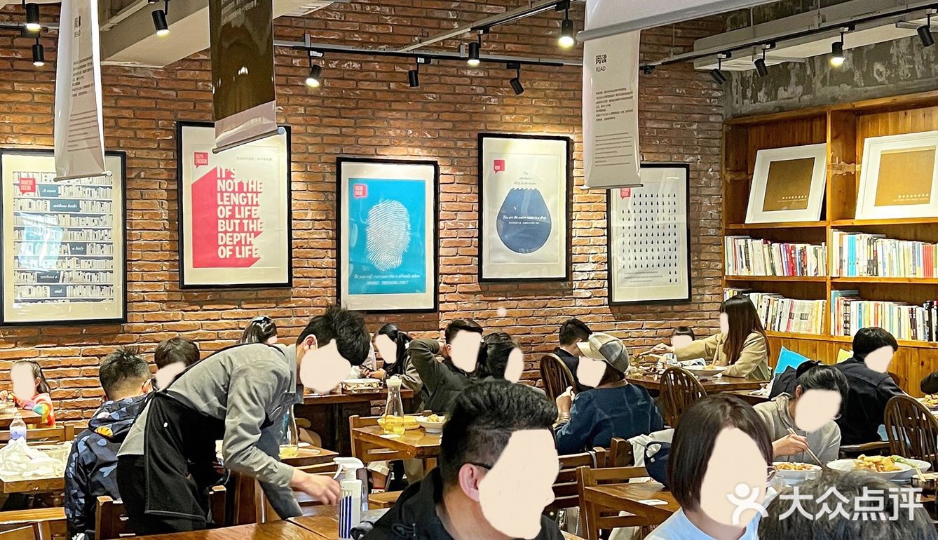 在青岛你永远可以相信学校旁边人均30的平价炒菜饭店！